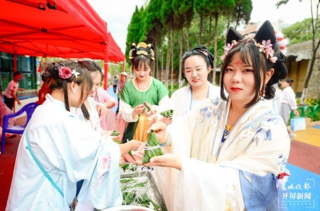 漢服體驗、乘船聽曲 開屏新聞記者 龍宇丹 攝